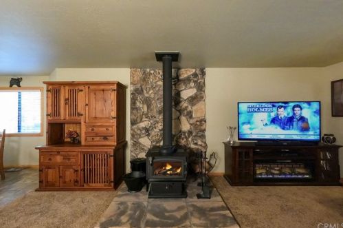 549 Fairway Blvd, Big Bear City CA  92314-8875 exterior