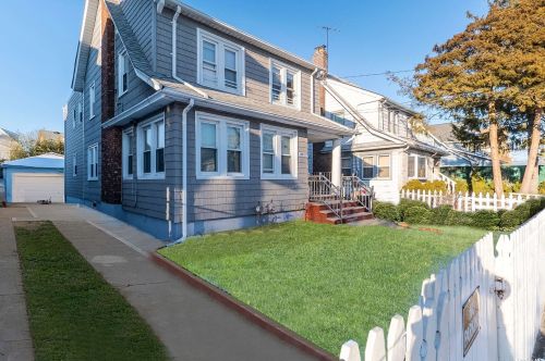 158-21 84th Dr, Jamaica, NY 11432-1842