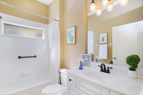 8599 Ibis Cove Cir, Naples FL  34119-7746 exterior