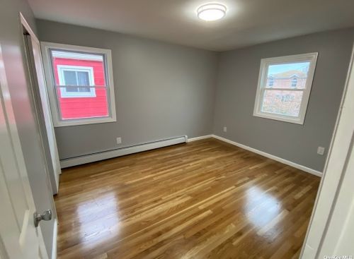 17 Williams Ct, Far Rockaway NY  11691-5161 exterior