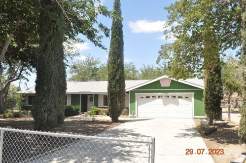 14758 Manzano Rd, Victorville, CA 92392-9207