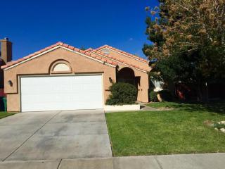1761 Stratford St, Lancaster, CA 93534-5107