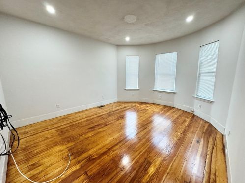 10 Pond St, Boston, MA