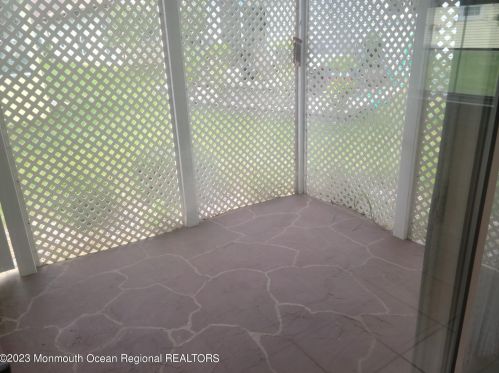 21 Linton Close, East Freehold NJ 07728-3816 exterior