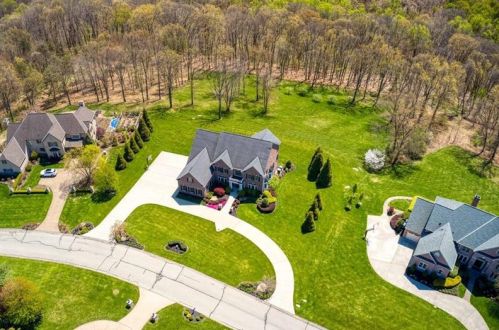 120 Skymark Ln, Sewickley, PA 15143-8426