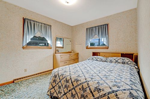 917 Jefferson St, West Bend WI  53090-1419 exterior