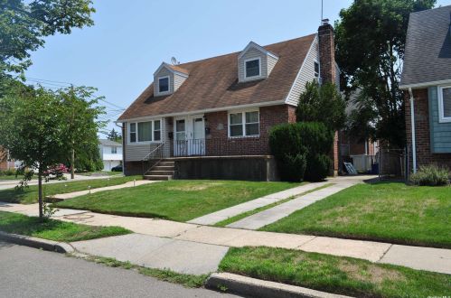 257 Bixley Heath, Lynbrook NY  11563-2918 exterior