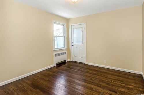 190 Violet Ave, Floral Park NY  11001-3026 exterior