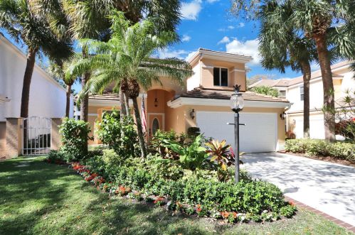 26 Grand Bay Cir, West Palm Beach, FL 33408-2161