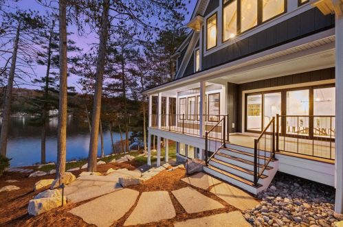 51 Keewaydin Dr, Alton NH  03810-4044 exterior