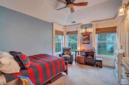 47 Hunters Run, Oakland NJ  07436-2346 exterior