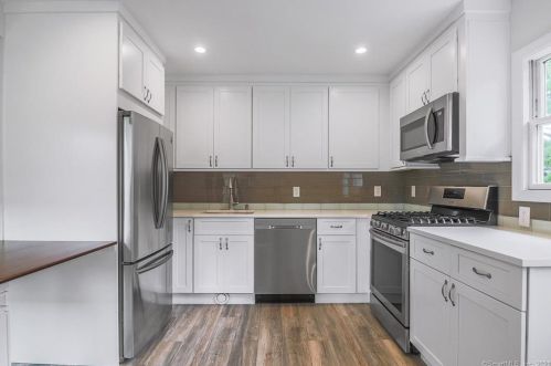 41 Snow Crystal Ln, Stamford, CT 06905-1817