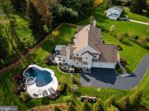 466 Black Swan Ln, Berwyn PA  19312-1908 exterior