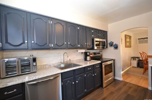 126 Lexington Ave, Holbrook, NY 11741-2520