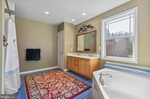 737 Hoover Rd, Blue Bell PA  19422-2015 exterior