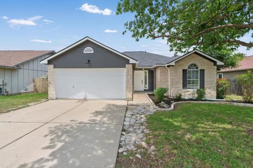 302 Meadowside Dr, Monadale, TX 78634-5149