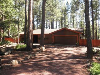 8383 Country Club Dr, Pinetop, AZ 85935-8744