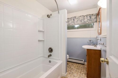 161 Heritage Rd, Putnam CT  06260-2737 exterior