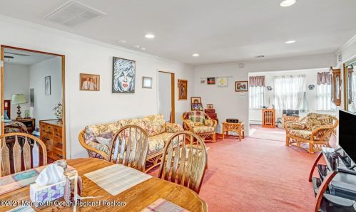 124 Woodland Dr, Bricktown NJ  08723-7433 exterior