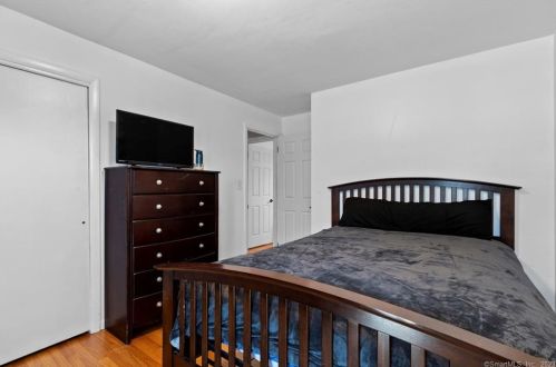 54 Piping Rock Dr, Waterbury CT  06706-2425 exterior