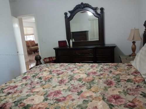 2025 3 Ave, Hialeah FL  33010-4994 exterior