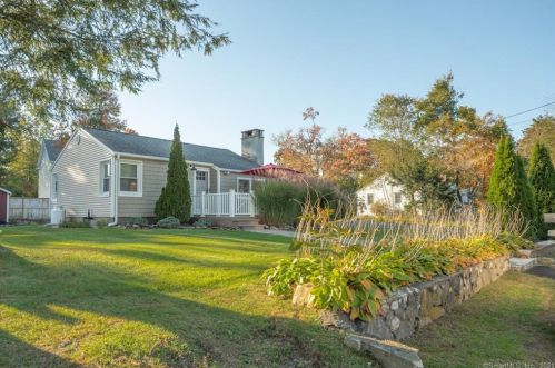 28 Acre Dr, Danbury, CT 06811-3811