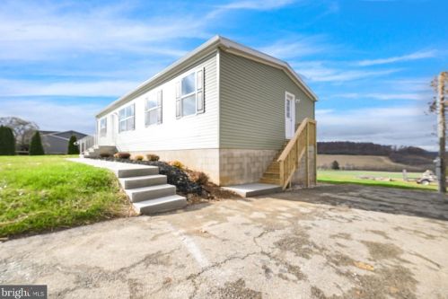 1366 Kbs Rd, Spring Grove PA  17362-8708 exterior