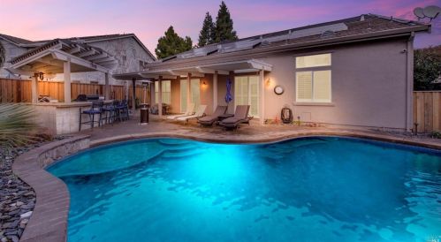 585 Topeka Ln, Vacaville CA 95687-4353 exterior