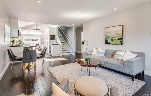 2305 Oak Ave, Manhattan Beach, CA 90266-2822