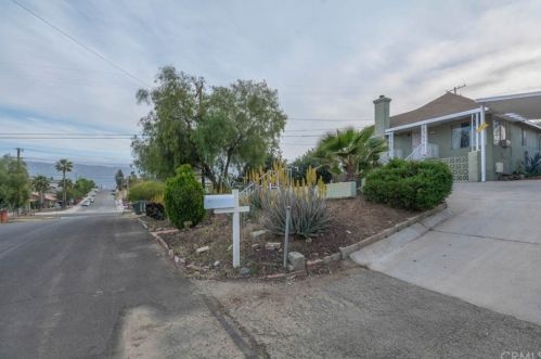 407 Scrivener St, Lake Elsinore, CA 92530-3419