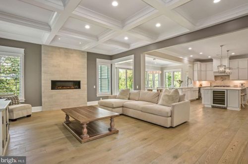 1044 Manning St, Great Falls VA  22066-1922 exterior