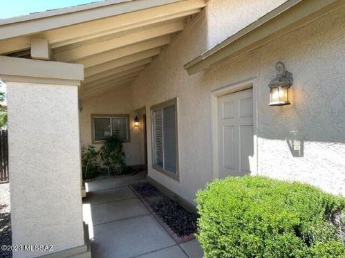 4721 Courtney Dr, Tucson, AZ 85705-4821