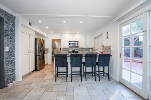 27067 Alabastro Dr, Santa Clarita CA  91354-2215 exterior