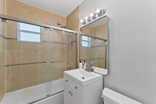 1124 13 Ter, Hollywood FL 33019-3115 exterior