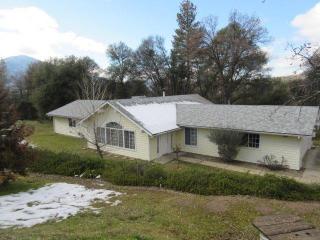 40348 Five Oaks Cir, Oakhurst, CA 93644-8922