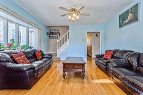 43 Allen St, New Hyde Park, NY 11040-2428