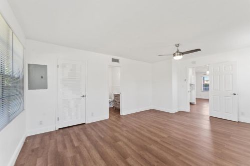 1121 Summit Blvd, West Palm Beach FL  33405-3031 exterior