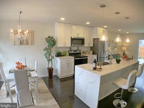 1268 Barnaby Ter, Washington, DC 20032-4303