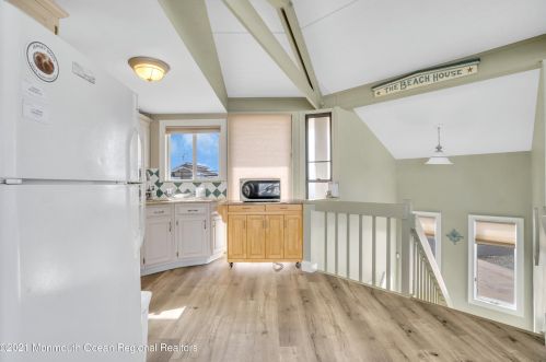 406 Eisenhower Ave, Pelican Island NJ  08751-1625 exterior