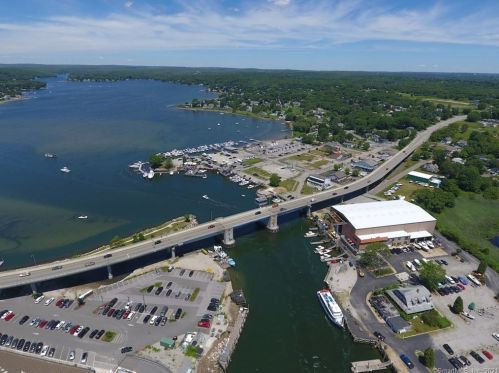 69 Niantic River Rd, Waterford, CT 06385-2538
