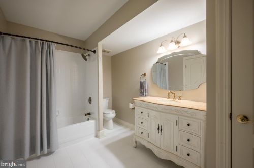 281 Golden Woods Ct, Great Falls VA  22066-4152 exterior