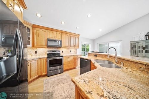 1277 144th Ter, Hollywood FL  33028-2925 exterior