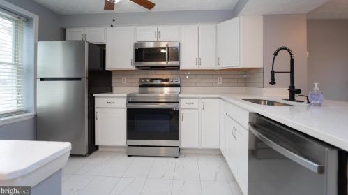 8320 Bark Tree Ct, Springfield VA  22153-3828 exterior
