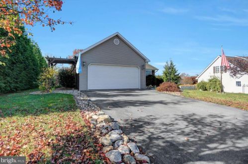 307 Liberty Dr, Lees Cross Roads, PA 17257-8212