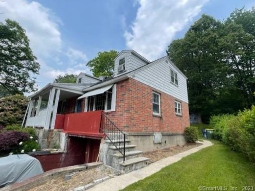 88 Farrell Rd, Waterbury, CT 06706-2329