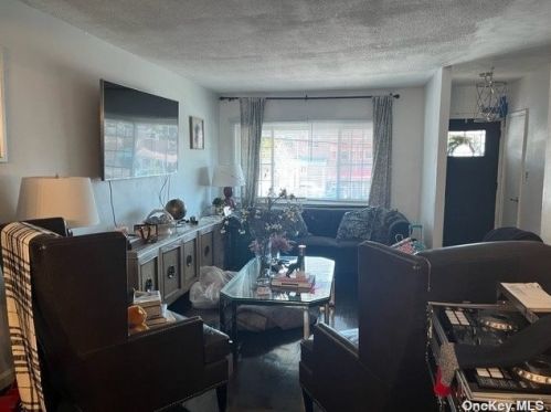 3307 Gunther Ave, Bronx, NY 10469-2727
