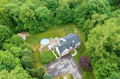 107 Roast Meat Hill Rd, Deep River CT  06419-1424 exterior