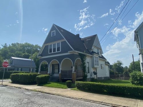 452 Hull St, Hermitage, PA 16146-2327