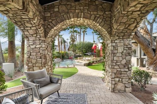 12 Clancy Ln, Rancho Mirage CA  92270-4501 exterior