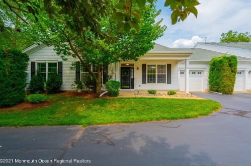 24 Golden Willows Ave, Lakewood, NJ 08701-7519